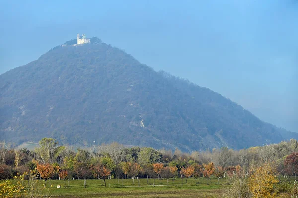 Leopolds Church Top Leopoldsberg Vienna Landscape Autumn Season — Fotografie, imagine de stoc