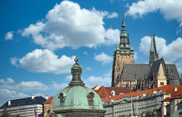 Prag Şatosu Eski Binalar Çek Cumhuriyeti Nin Manzarası — Stok fotoğraf