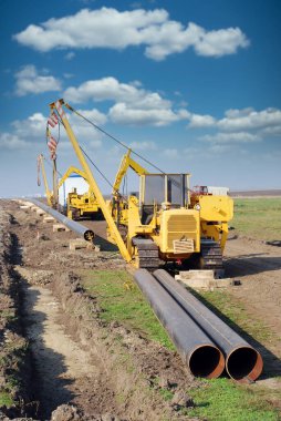 İnşaat alanı doğalgaz boru hattı ve makine