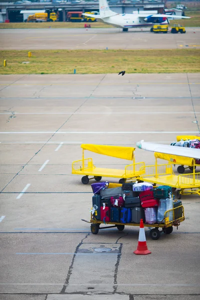 航空機搭載用の荷物 — ストック写真