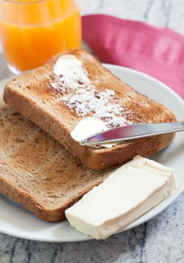 tereyağı ile sabah tost