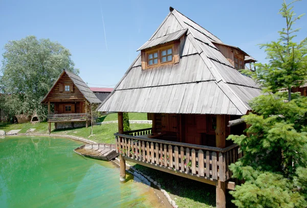 Cottage in the country — Stock Photo, Image