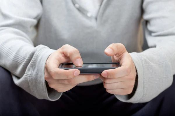 Typing on smartphone — Stock Photo, Image