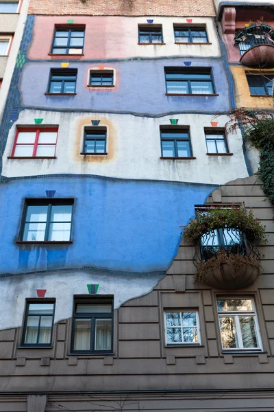 Hundertwasser ház Bécsben — Stock Fotó