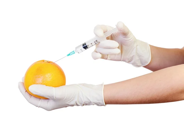 Injection dans un pamplemousse orange — Photo