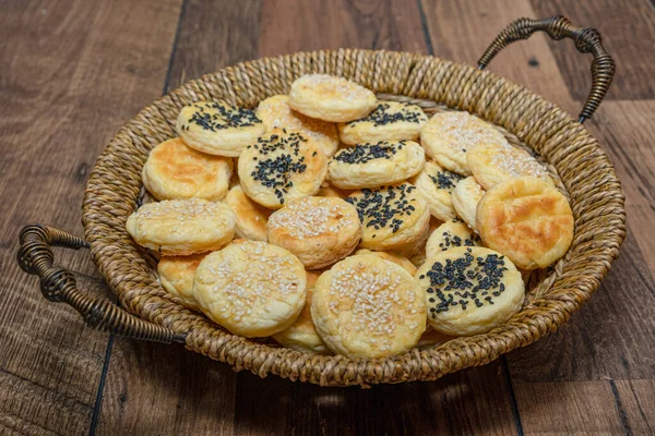 Pastel Pan Pequeño Relleno Con Crepitantes —  Fotos de Stock