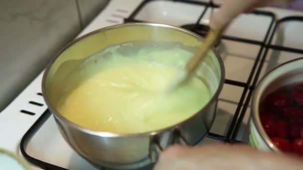 Vanillepudding Für Hausgemachten Kuchen — Stockvideo