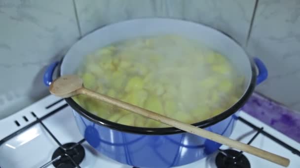 집에서 침대보 잼으로 요리하는 — 비디오