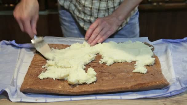 Подготовка Домашнего Сладкого Торта — стоковое видео