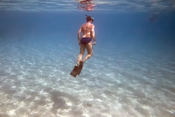 Adult man is underwater in Red sea — Stock Photo, Image