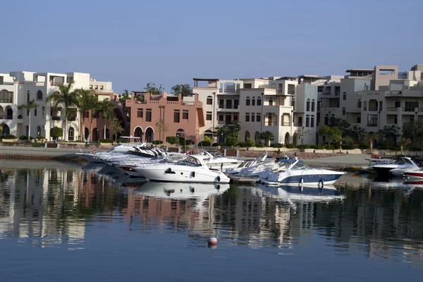 Os barcos estão na Baía de Tala. Aqaba, Jordânia . Fotografias De Stock Royalty-Free