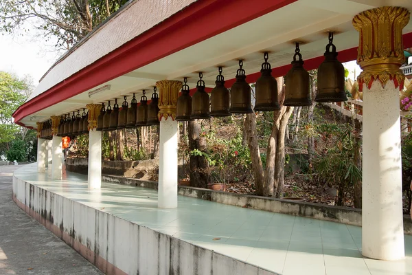 Campanas en el templo de Big Buddha Hill, Pattaya . Imágenes de stock libres de derechos