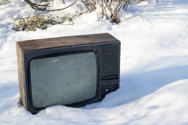Vintage Telewizor Rzucony Śnieg — Zdjęcie stockowe
