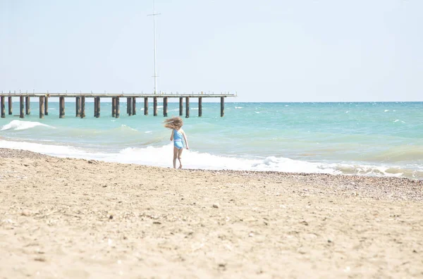 Retrato Uma Rapariga Fundo Mar Belek Província Antalya — Fotografia de Stock