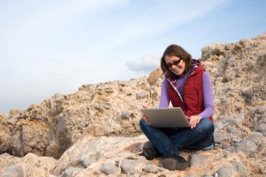 Açık çalışan kadın