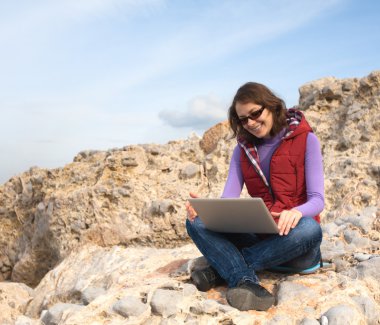 Açık çalışan kadın