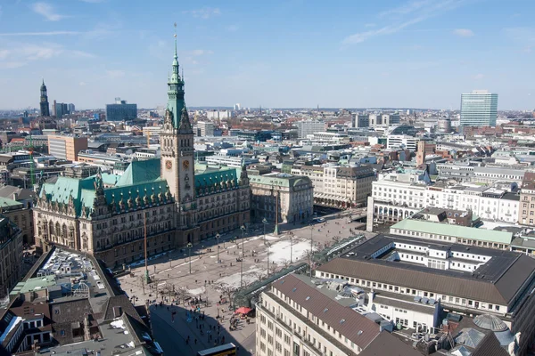 Vista sobre City Hall of Hamburg, Alemanha Fotos De Bancos De Imagens Sem Royalties