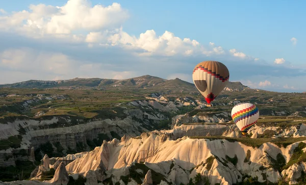 Hot air balloons rise over Cappadocia, Turkey — Stock Photo, Image