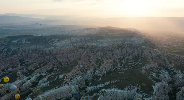 Hot air balloons rise over valley, Turkey — Stock Photo, Image