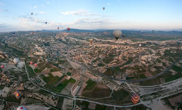 Hot air balloons rise over valley, Turkey — Stock Photo, Image