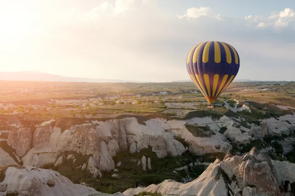 Hot air balloons rise over Cappadocia, Turkey — Stock Photo, Image