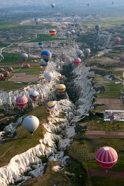 Hot air balloons rise over valley in Cappadocia, Turkey — Stock Photo, Image