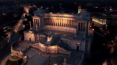 Vittoriano 'nun havadan görünüşü, İtalya, Roma' nın ünlü simgesi.