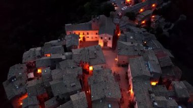 İtalya 'nın Viterbo ilindeki Calcata Vecchia köyünün hava manzarası