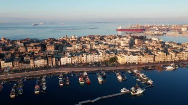 Taranto, İtalya 'nın havadan görünüşü - Puglia