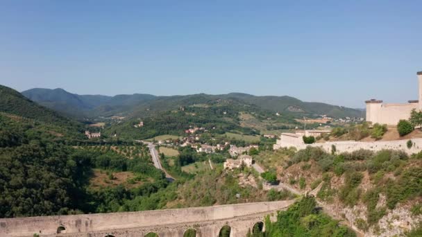 Eine Luftaufnahme Der Spoleto Brücke Der Türme — Stockvideo