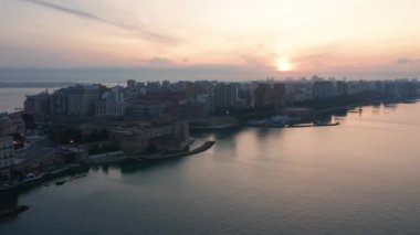 Taranto, İtalya 'nın havadan görünüşü - Puglia