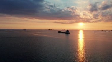 Taranto, İtalya 'nın havadan görünüşü - Puglia