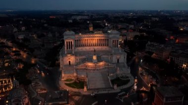 Vittoriano 'nun havadan görünüşü, İtalya, Roma' nın ünlü simgesi.