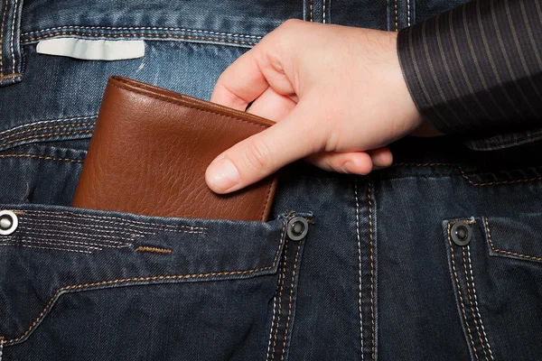 Κλέβει το πορτοφόλι από την πίσω τσέπη — Φωτογραφία Αρχείου