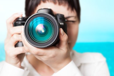 kadın fotoğrafçı ile fotoğraf makinesi