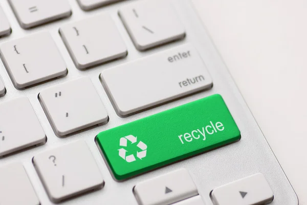 Recycle symbol on a Computer keyboard — Stock Photo, Image