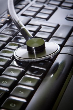 Steteskop ve dizüstü