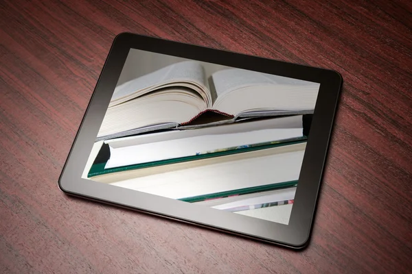 Tablet met boek — Stockfoto