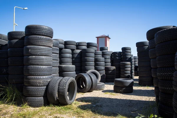 Pilha de pneus novos — Fotografia de Stock
