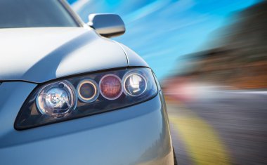 bir spor araba bulanık hareketli arka yan görünüm