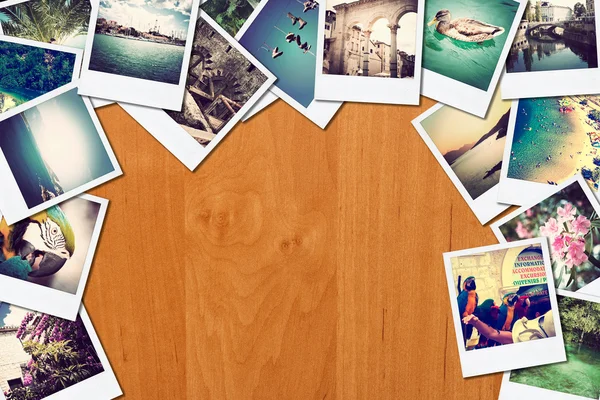 Ram med gamla papper och foton på trä bakgrund. — Stockfoto