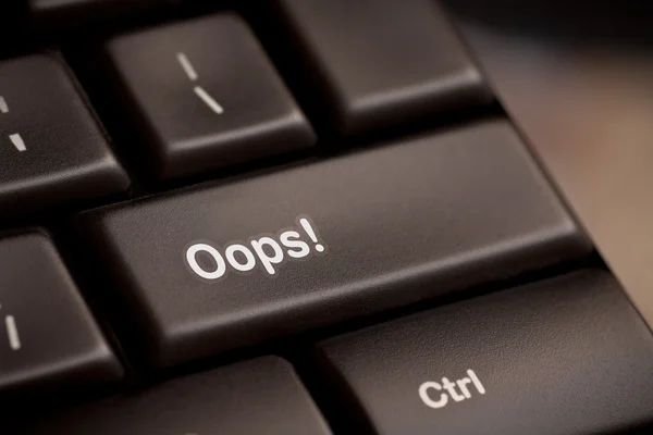 Misstag begrepp, med Oj meddelande på tangentbordet. — Stockfoto