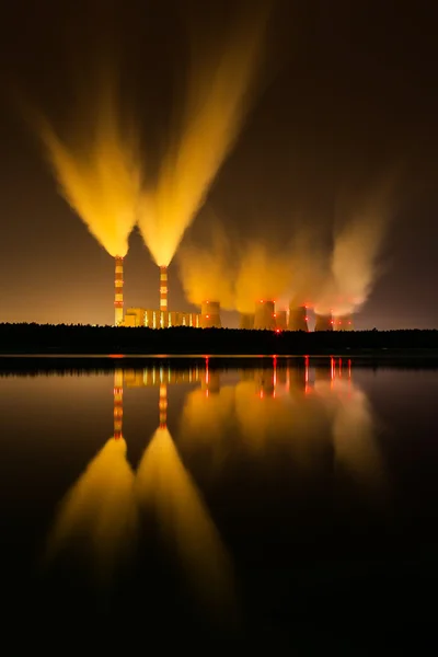 Centrale elettrica di notte. — Foto Stock