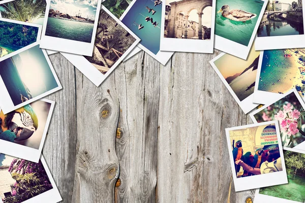 Ram med gamla papper och foton på trä bakgrund. — Stockfoto