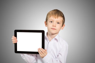 Çocuk bir tablet PC'yi kullanma