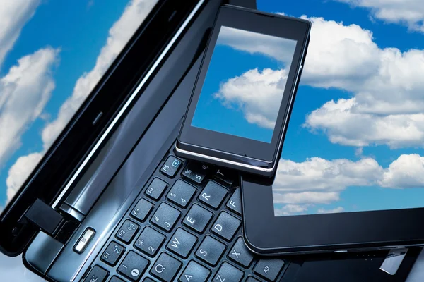 Laptop, az okostelefon és a tablet pc — Stock Fotó