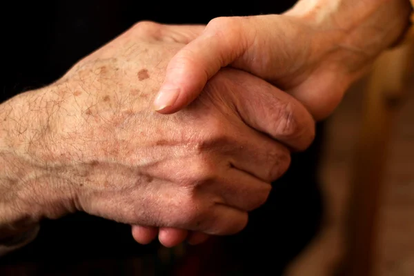 Τα χέρια των ηλικιωμένων — Φωτογραφία Αρχείου