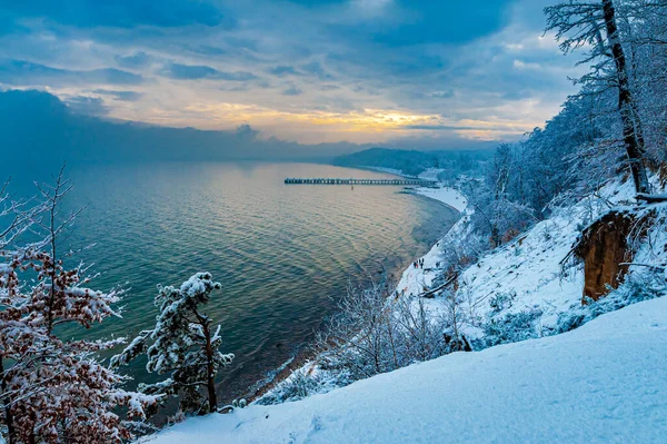 Pier Gdynia Orlowo Visto Penhascos Cobertos Neve Paisagem Inverno — Fotografia de Stock
