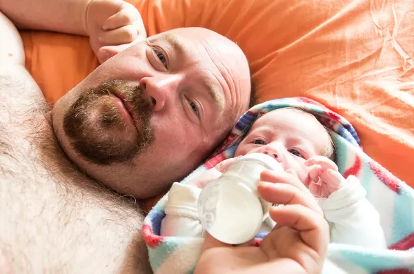 Father feeding — Stock Photo, Image