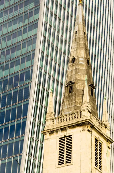 Torre de la iglesia —  Fotos de Stock